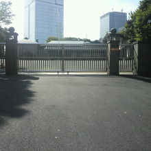 富士見坂の中間付近の南側に衆議院議長公邸があります。