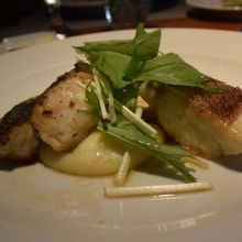 銚子港からの本日の鮮魚は鱸と真鯛の２種盛り！