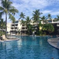 プール　建物に沿ってあり大人も子供も楽しめます〜