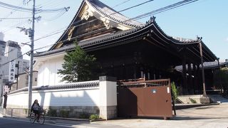 ホテル日航プリンセスのすぐ横