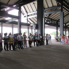 ホテルや旅行会社のお迎えが一杯