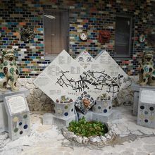 入口に地図があります。