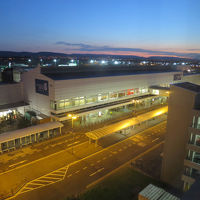 部屋からは空港が一望の下