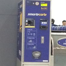 毎度びっくりの空港カート利用料金4ドル！！