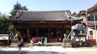 浅草寺の東隣にある神社