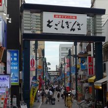 戸越銀座駅を降りてすぐ商店街