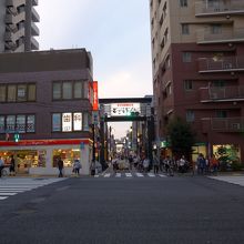中原街道を挟んであります