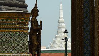 荘厳で煌びやかこれぞタイ