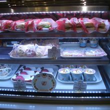 閉園間際でも品揃えは十分　商魂逞しい