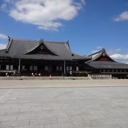 とにかく大きな寺院