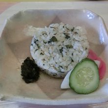 玉露のおにぎり　煎茶のしぐれ煮添え