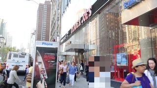 凄いレジ待ち行列 ～ トレーダージョーズ (ブロードウェイ & 72丁目店)