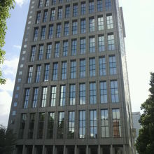 山王パークタワーの日枝神社側の低層階部分です。