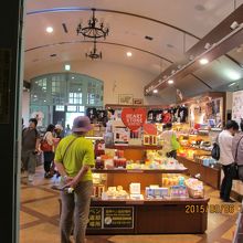 売店の先が出口