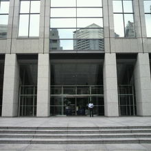 山王パークタワーの外堀通りに面した正面玄関です。