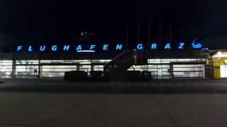 オーストリア第2の都市の空港としては小さな空港です