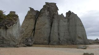 滑り易い海岸、歩行時は要注意！！
