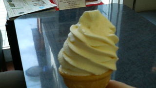 「萩の月」の他にソフトクリームなども売ってます