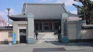 堂々としたお寺です