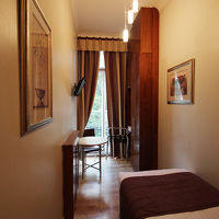 隣の部屋のテレビの音は丸聞こえでした