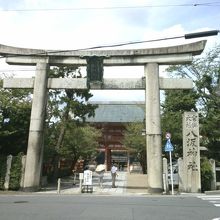 入り口のひとつ。正面ではありません。