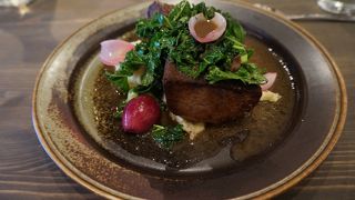 フィヨルドを見ながら食事ができるレストラン