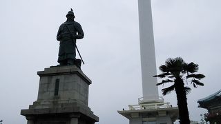 李舜臣将軍銅像でございます