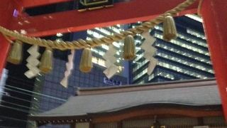 「鯖稲荷」とも呼ばれています。その由来は「旅泊」でした。