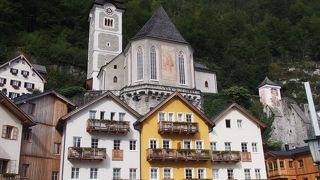 墓地などがあり地元の人たちの教会