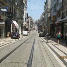 北から南の通りの様子です。