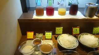 ビュッフェ付きの洋食店