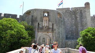 旧市街の玄関口です。