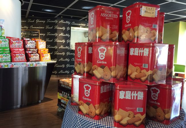 POP PANのメーカー本社1Fのショールーム・喫茶コーナーでお菓子買えます。