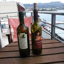 クレタのワインは安くて、とても美味。つい飲み過ぎてしまいます