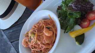 ロケーション最高。でも料理はボリュームがいまひとつ。