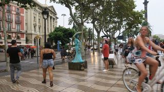 芸術溢れる素敵な通り