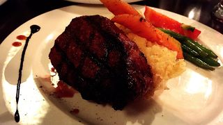 セラーステーキハウス