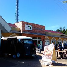 バスの軽食売り場もある