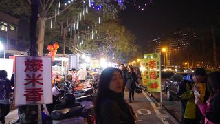 ゆっくりと楽しめる、せわしくない夜市