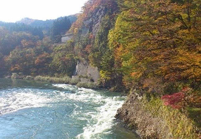 奥山から平野へ、渓谷と里の風景