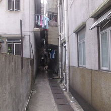 古い町並みなのでこんな所もあります