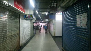 エレベーターが来ない時は階段歩きも一考を！