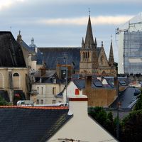 部屋から大聖堂を遠望する