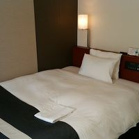 広めのベッド　シモンズです。