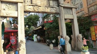 入口の門が気になって