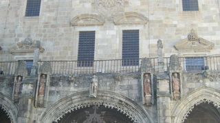 いろいろな建築様式が見られます。