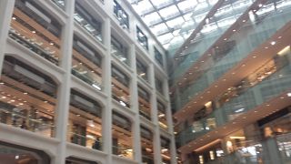 レストランフロアのテラスからの眺望も楽しい