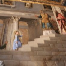 凜として立つ少女マリアを見よ！