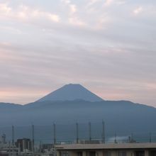 早朝、客室から富士山が見えた！