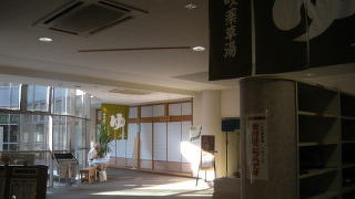 大きな石をくりぬいて作られた露天風呂